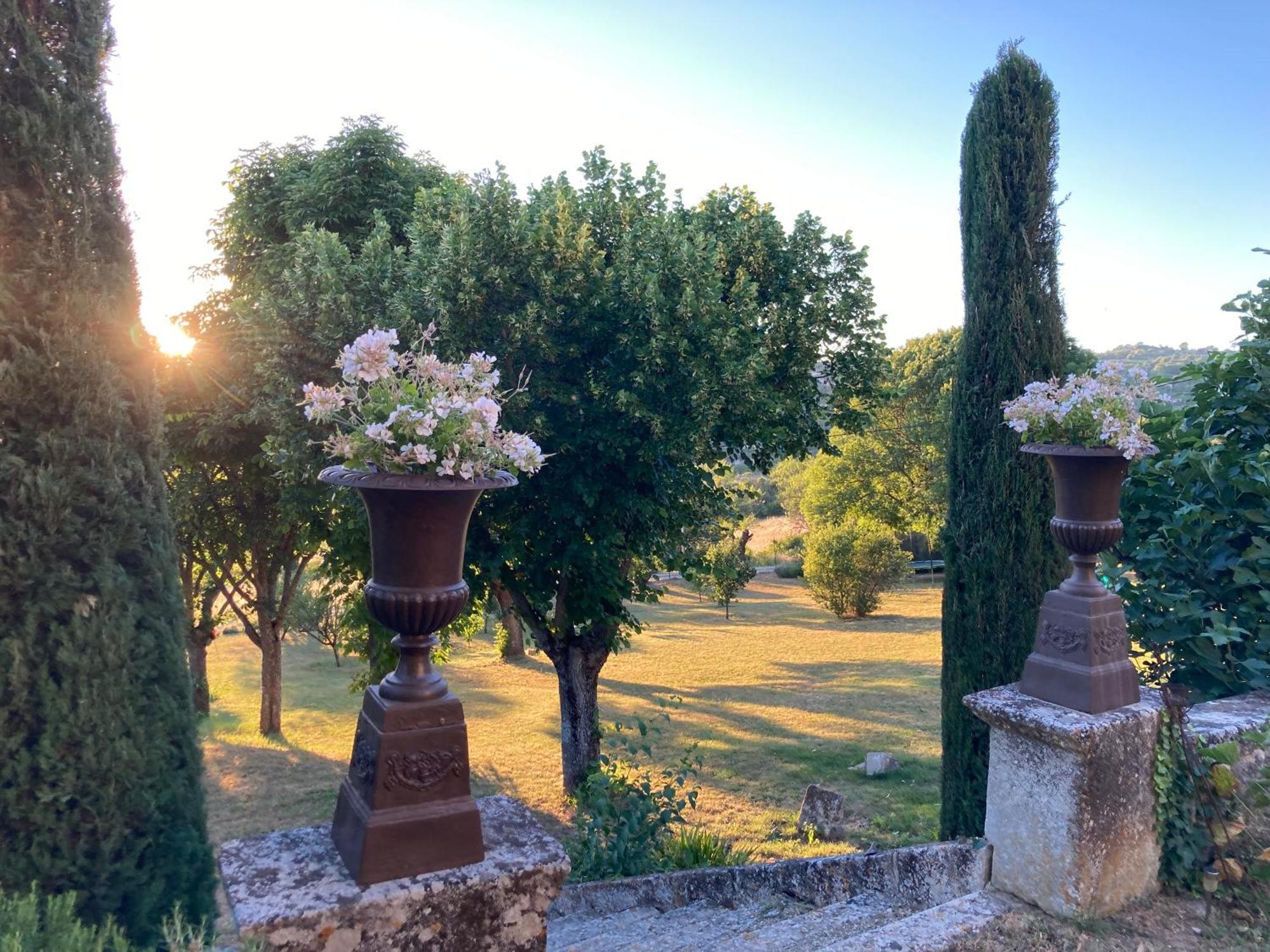 Chateau De Peyrolles Apt Exterior foto